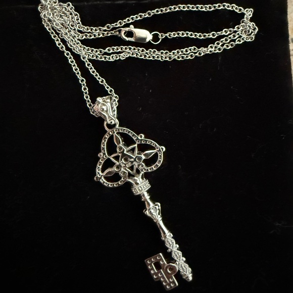 Elegant 14k White Gold Diamond Key Pendant Necklace - Picture 5 of 9